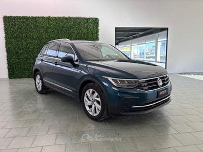 Volkswagen Tiguan NEOPATENTATI Blu/Azzurro usata Occhiobello