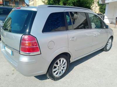 Opel Zafira 1.9 CDTI 120CV Cosmo Argento usata Arezzo