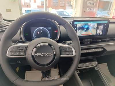 Fiat 600 Hybrid 110 CV DCT MHEV POP+PACK COMFORT Blu/Azzurro usata Santo Stefano Belbo