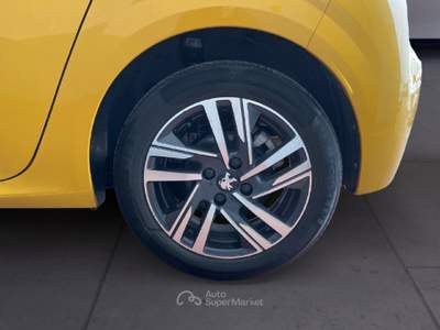 Peugeot 208 II 2019 1.2 puretech Allure Pack s&s 75cv Giallo usata Torino
