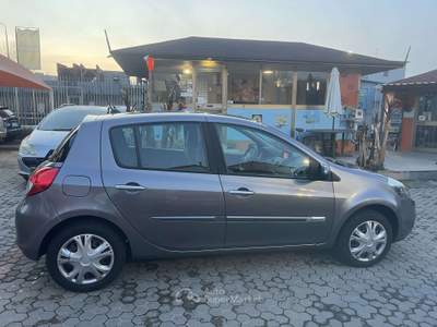 Renault Clio Clio III  5p 1.2 16v Dynamique NEOPATENTATI Grigio usata Milano