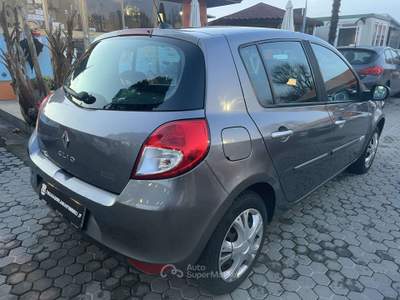 Renault Clio Clio III  5p 1.2 16v Dynamique NEOPATENTATI Grigio usata Milano