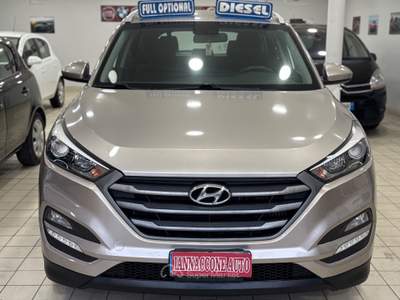 Hyundai Tucson 1.7 2018 full optional Bronzo usata Qualiano