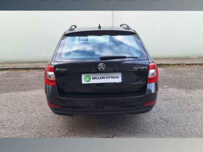 Skoda Octavia 1.6 TDI SCR 115 CV DSG Wagon Executive Nero usata Feltre