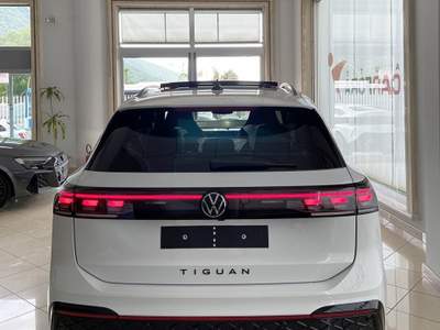Volkswagen Tiguan 2.0 150cv DSG R-Line black pack |tetto+matrix+r19"| AUTOCARRO Bianco usata San Felice a Cancello