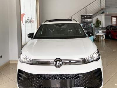 Volkswagen Tiguan 2.0 150cv DSG R-Line black pack |tetto+matrix+r19"| AUTOCARRO Bianco usata San Felice a Cancello