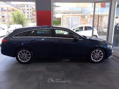 Mercedes-Benz CLA 180 CLA 180 d Automatic Shooting Brake EXTRA Blu/Azzurro usata Isernia