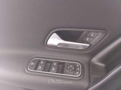 Mercedes-Benz CLA 180 CLA 180 d Automatic Shooting Brake EXTRA Blu/Azzurro usata Isernia