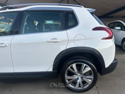 Peugeot 2008 1.6 DIESEL 120 CV 2017 - VERS. ALLURE Bianco usata Terlizzi