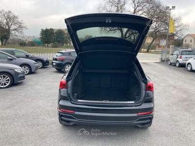 Audi Q3 35 2.0 tdi Identity Black s-tronic Nero usata Treia