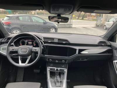 Audi Q3 35 2.0 tdi Identity Black s-tronic Nero usata Treia