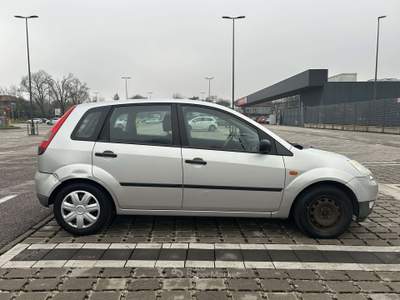 Ford Fiesta 5p 1.2 16v 75CV Grigio usata Ferrara