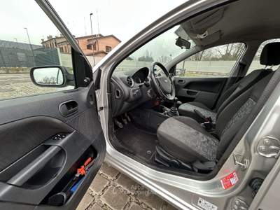 Ford Fiesta 5p 1.2 16v 75CV Grigio usata Ferrara