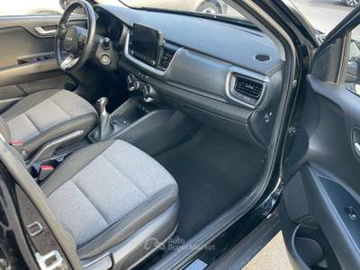 Kia Stonic 1.0 T-GDi 100 CV MHEV MT Urban Nero usata Arsago Seprio