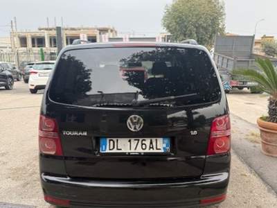 Volkswagen Touran TOURAN BENZINA Nero usata Giugliano in Campania