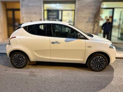 Lancia Ypsilon 1.0 Hybrid 2024 Bianco usata Bari