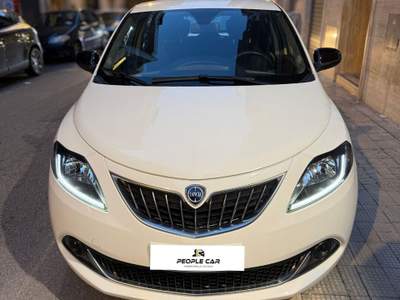 Lancia Ypsilon 1.0 Hybrid 2024 Bianco usata Bari