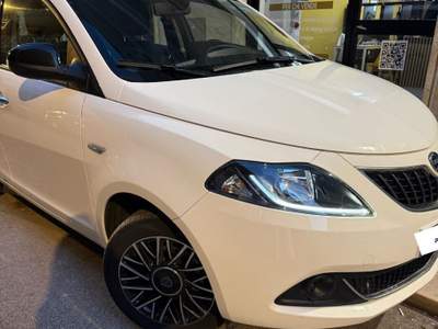Lancia Ypsilon 1.0 Hybrid 2024 Bianco usata Bari