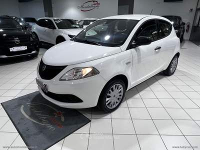 Lancia Ypsilon Ypsilon 1.2 69 CV 5p. S&S Platinum Giallo usata Favara