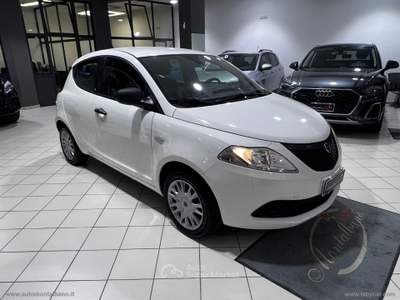 Lancia Ypsilon Ypsilon 1.2 69 CV 5p. S&S Platinum Giallo usata Favara
