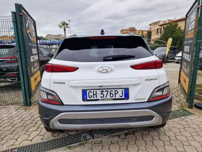 Hyundai Kona Kona I 2021 1.6 gdi hev Xline 2wd 141cv dct Bianco usata Roma