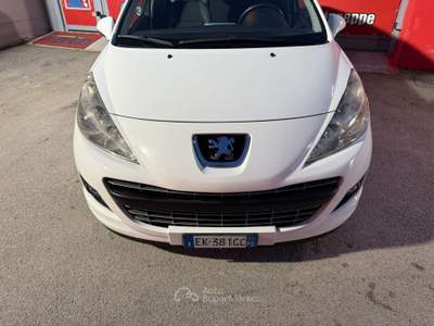 Peugeot 207 1.4 95cv Active - 2011 Bianco usata Giugliano in Campania