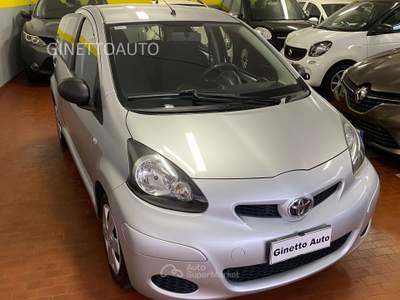 Toyota Aygo Aygo 5p 1.0 Now FL per neopatentati Argento usata Sesto San Giovanni
