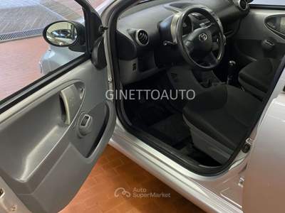 Toyota Aygo Aygo 5p 1.0 Now FL per neopatentati Argento usata Sesto San Giovanni