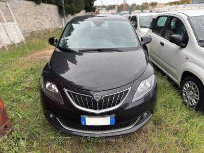 Lancia Ypsilon  - ypsilon 1.0 firefly hybrid gold s&s 70cv 5p.ti Nero usata Roma