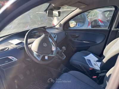 Lancia Ypsilon  - ypsilon 1.0 firefly hybrid gold s&s 70cv 5p.ti Nero usata Roma