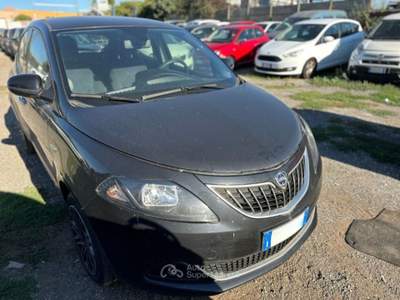 Lancia Ypsilon  - ypsilon 1.0 firefly hybrid gold s&s 70cv 5p.ti Nero usata Roma