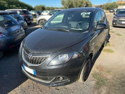 Lancia Ypsilon  - ypsilon 1.0 firefly hybrid gold s&s 70cv 5p.ti Nero usata Roma