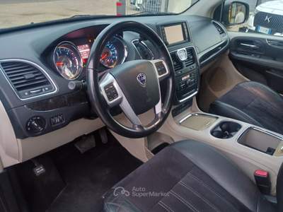Lancia Voyager Platinum 177 CV Nero usata Monopoli