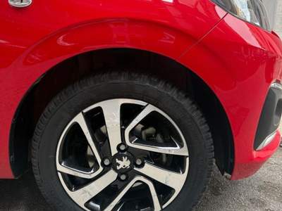 Peugeot 108 S&S 5 porte Allure Rosso usata Bari