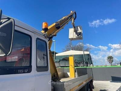 Iveco Daily 115/17 PIATTAFORMA CON CESTELLO Bianco usata Pignataro Interamna