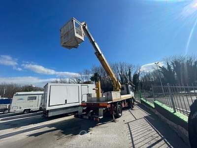 Iveco Daily 115/17 PIATTAFORMA CON CESTELLO Bianco usata Pignataro Interamna