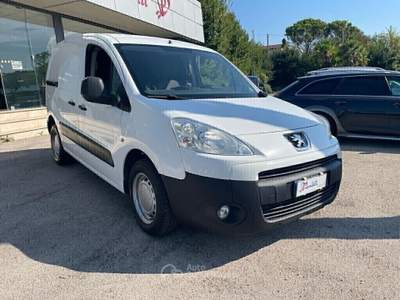 Peugeot Partner Tepee 1.6 HDi 90CV Comfort IVA ESP Bianco usata Pignataro Interamna