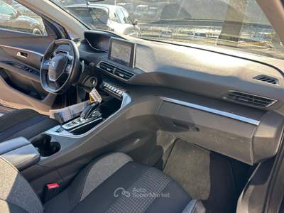 Peugeot 3008 S&S EAT8 Allure NEOPATENTATI Verde usata Pignataro Interamna