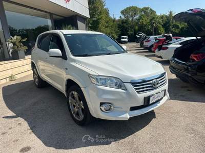 Toyota RAV4 Crossover 2.2 D-Cat F1 A/T 150 CV Executive Bianco usata Pignataro Interamna