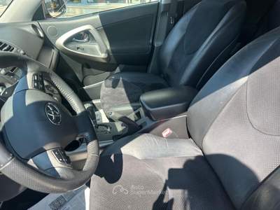 Toyota RAV4 Crossover 2.2 D-Cat F1 A/T 150 CV Executive Bianco usata Pignataro Interamna