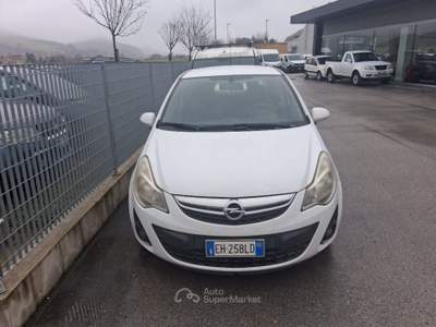 Opel Corsa 1.2 85CV 5 porte Club ok Neopatentati Bianco usata Sant'Angelo in vado