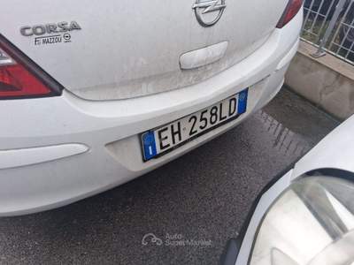 Opel Corsa 1.2 85CV 5 porte Club ok Neopatentati Bianco usata Sant'Angelo in vado
