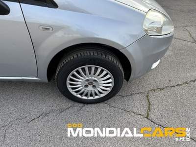 Fiat Grande Punto 77 CV 5 porte Dynamic Natural Power Grigio usata Capua