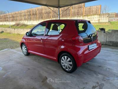 Toyota Aygo 1.0 12V VVT-i 5 porte OK NEOPATENTATI 5 PORTE Rosso usata Pavia