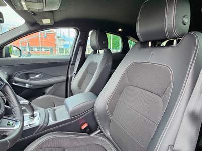 Jaguar E-Pace Ottime condizioni generali. Tagliandi ufficiali. Gancio traino Nero usata Rosà