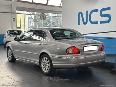 Jaguar X-Type X-Type 2.5 V6 Executive Argento usata Milano