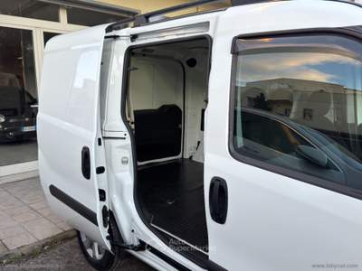 Fiat Doblò Doblò 1.6 MJT 105CV CH1 Cargo Lounge 3 POSTI Bianco usata Bernalda