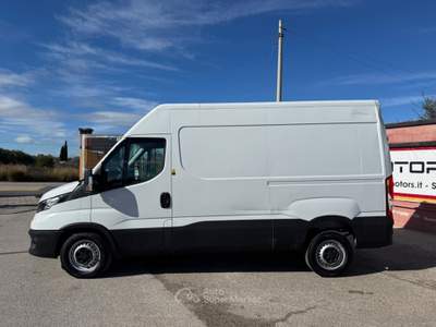 Iveco Daily DAILY 35S 2.3 PM-TM 3 POSTI Bianco usata Bari