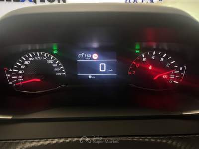Peugeot 208  5p - style puretech 100 s&s Nero usata Ancona