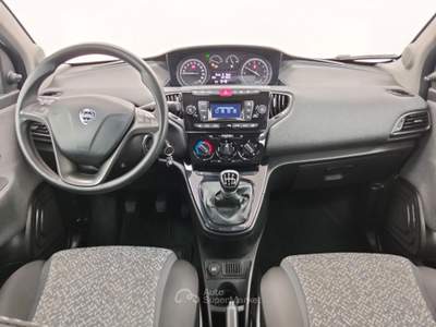 Lancia Ypsilon 1.0 FireFly 5 porte S&S Hybrid Ecochic Silver Rosso usata Lurate Caccivio